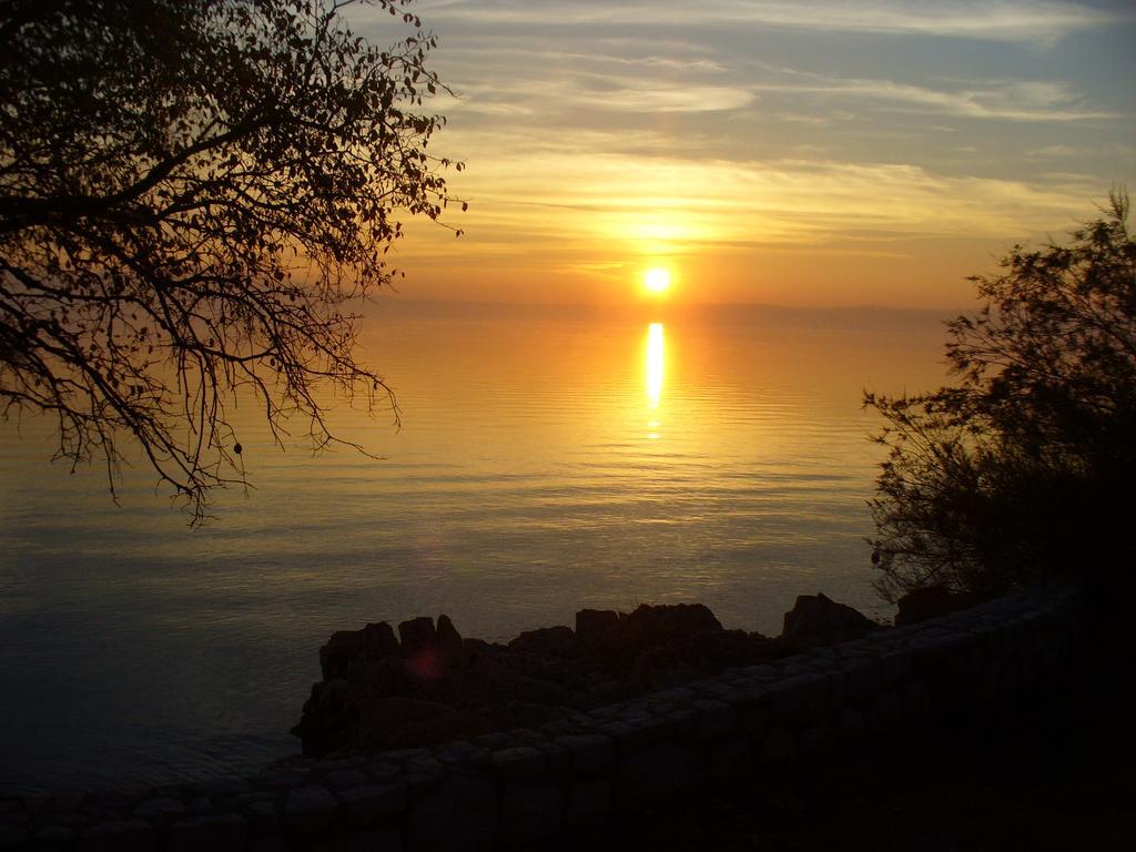 Apartments Maricic 200 Meters From The Beach Novi Vinodolski Exterior photo