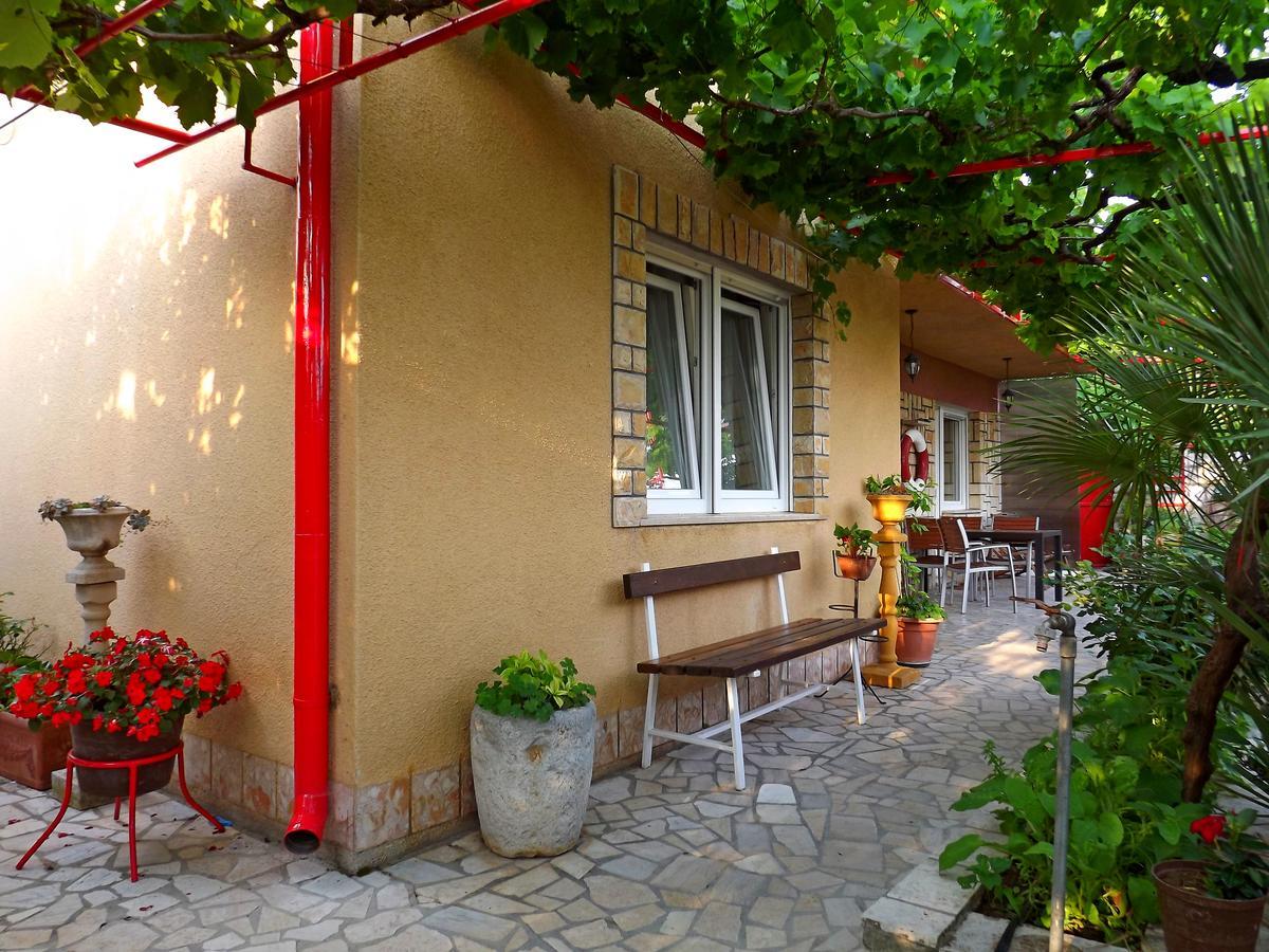 Apartments Maricic 200 Meters From The Beach Novi Vinodolski Exterior photo