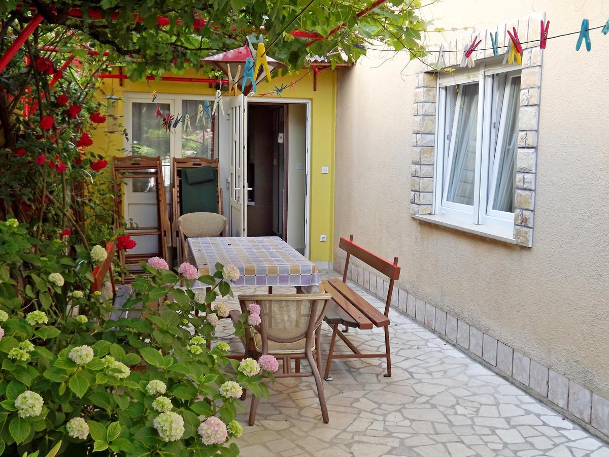 Apartments Maricic 200 Meters From The Beach Novi Vinodolski Exterior photo