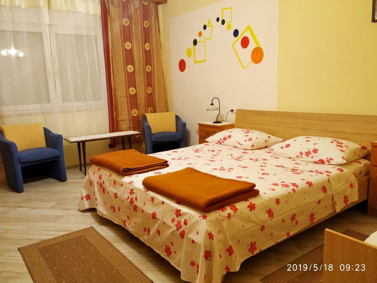Apartments Maricic 200 Meters From The Beach Novi Vinodolski Exterior photo