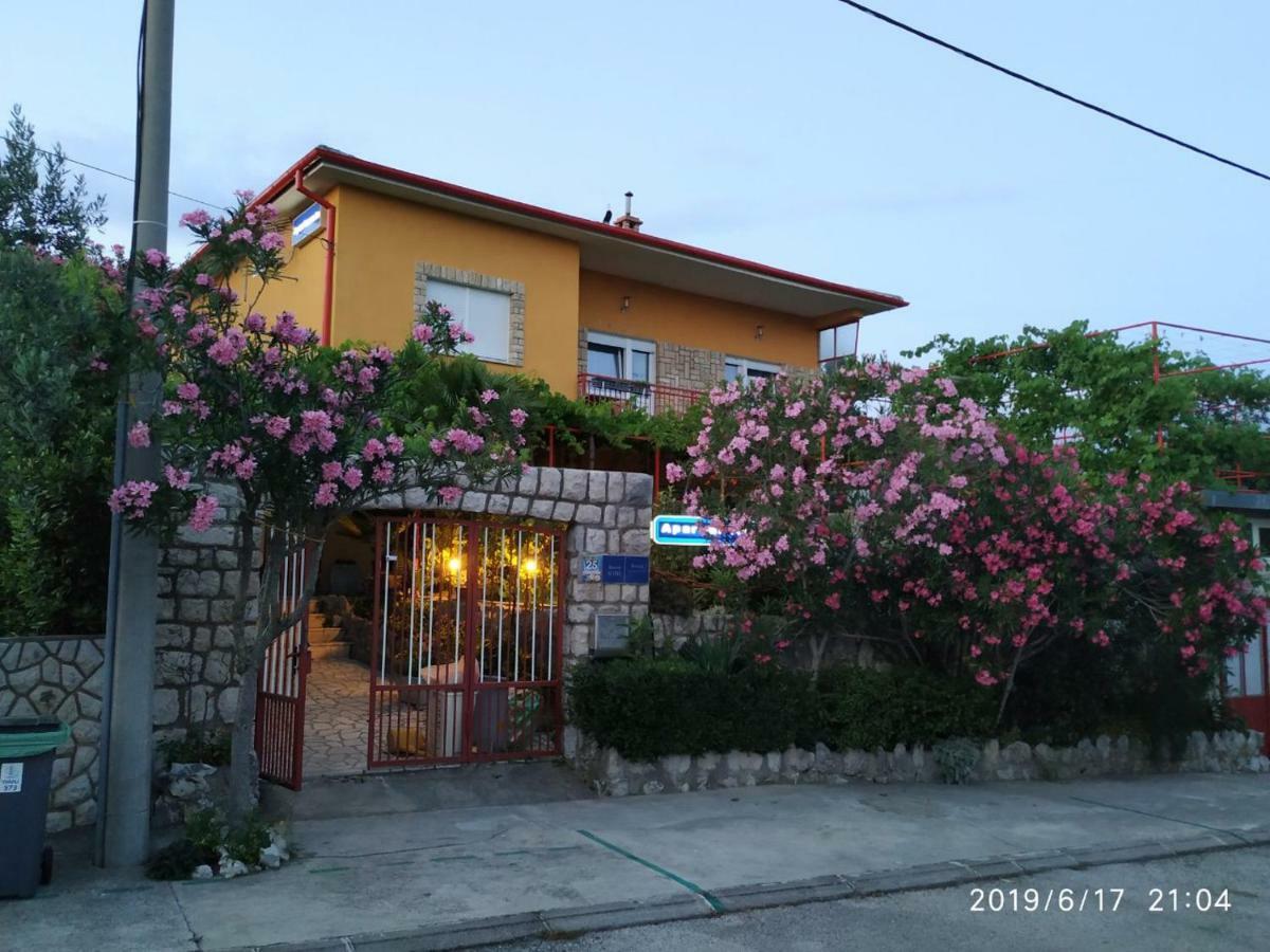 Apartments Maricic 200 Meters From The Beach Novi Vinodolski Exterior photo