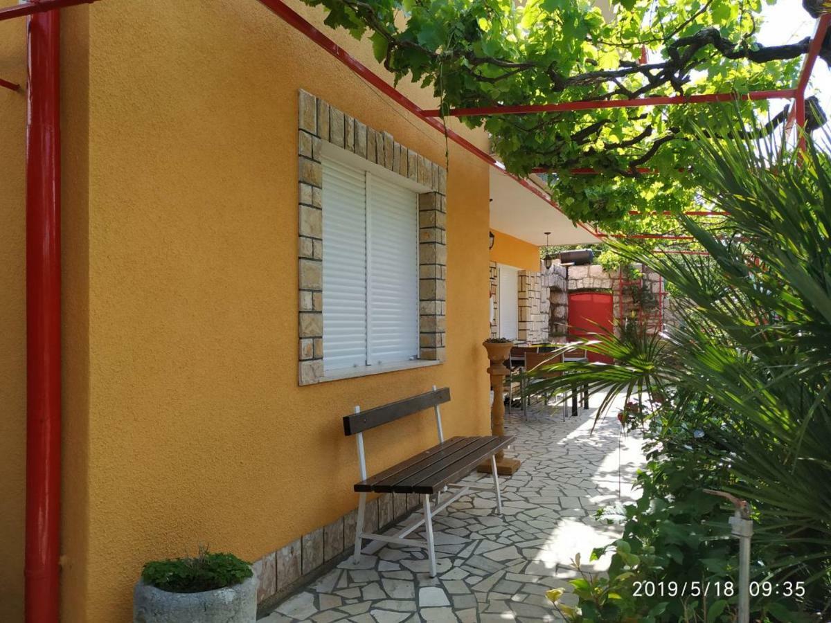 Apartments Maricic 200 Meters From The Beach Novi Vinodolski Exterior photo