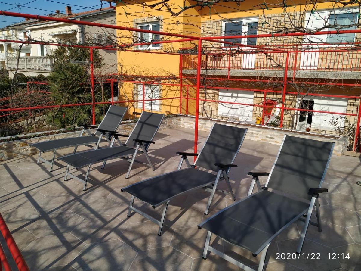 Apartments Maricic 200 Meters From The Beach Novi Vinodolski Exterior photo