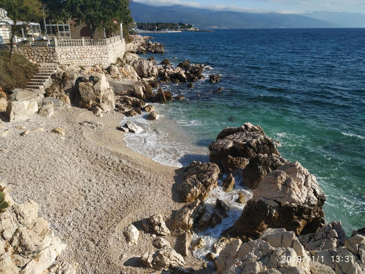 Apartments Maricic 200 Meters From The Beach Novi Vinodolski Exterior photo