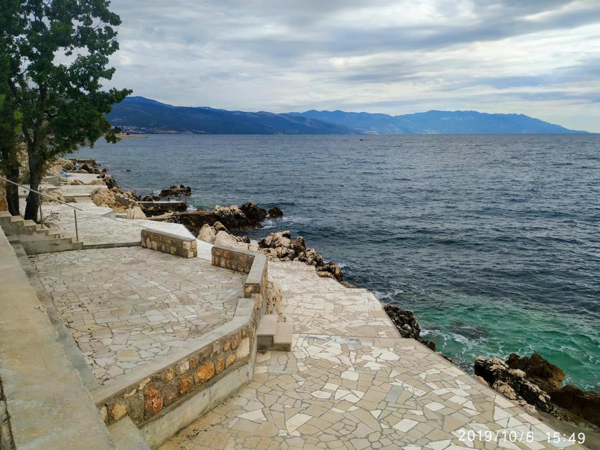 Apartments Maricic 200 Meters From The Beach Novi Vinodolski Exterior photo