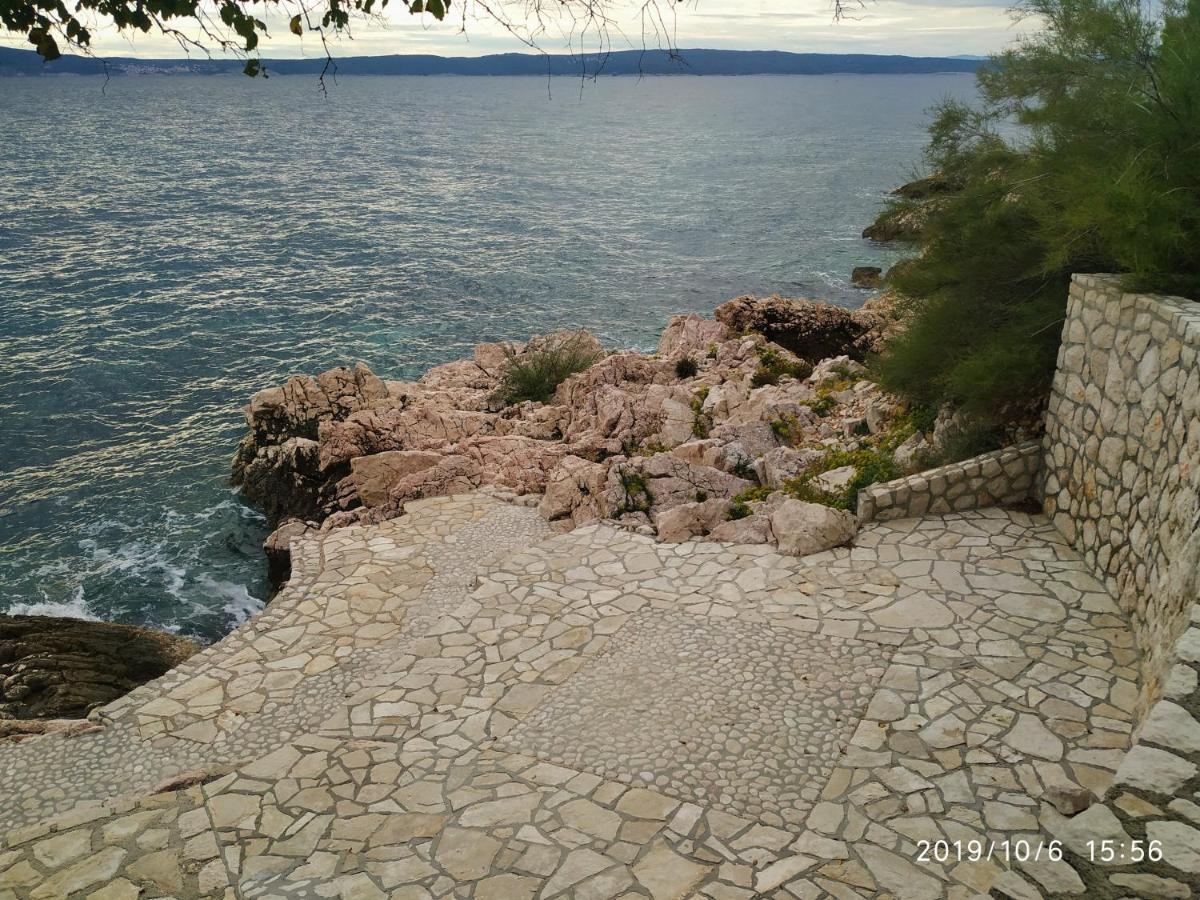 Apartments Maricic 200 Meters From The Beach Novi Vinodolski Exterior photo