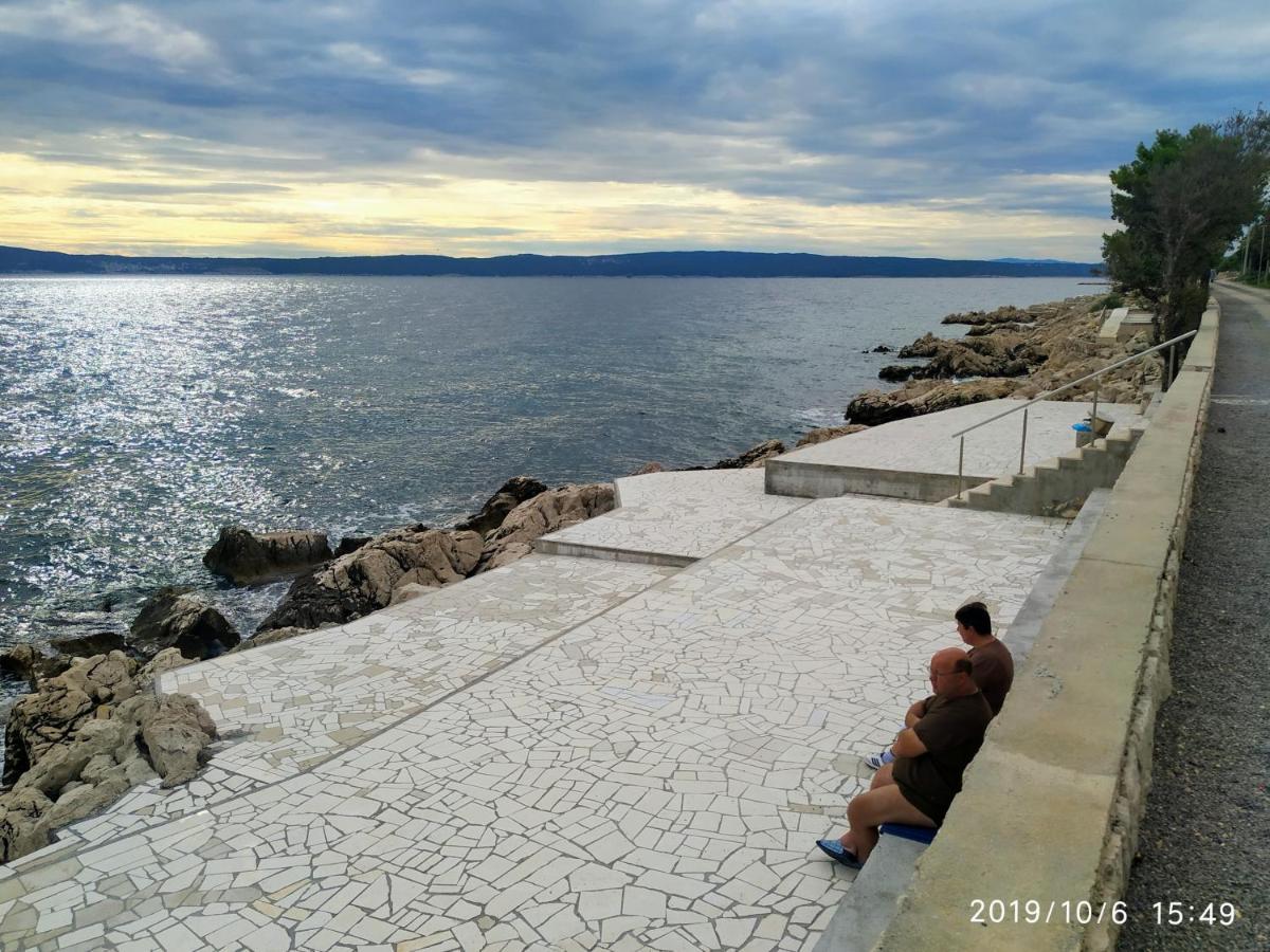 Apartments Maricic 200 Meters From The Beach Novi Vinodolski Exterior photo