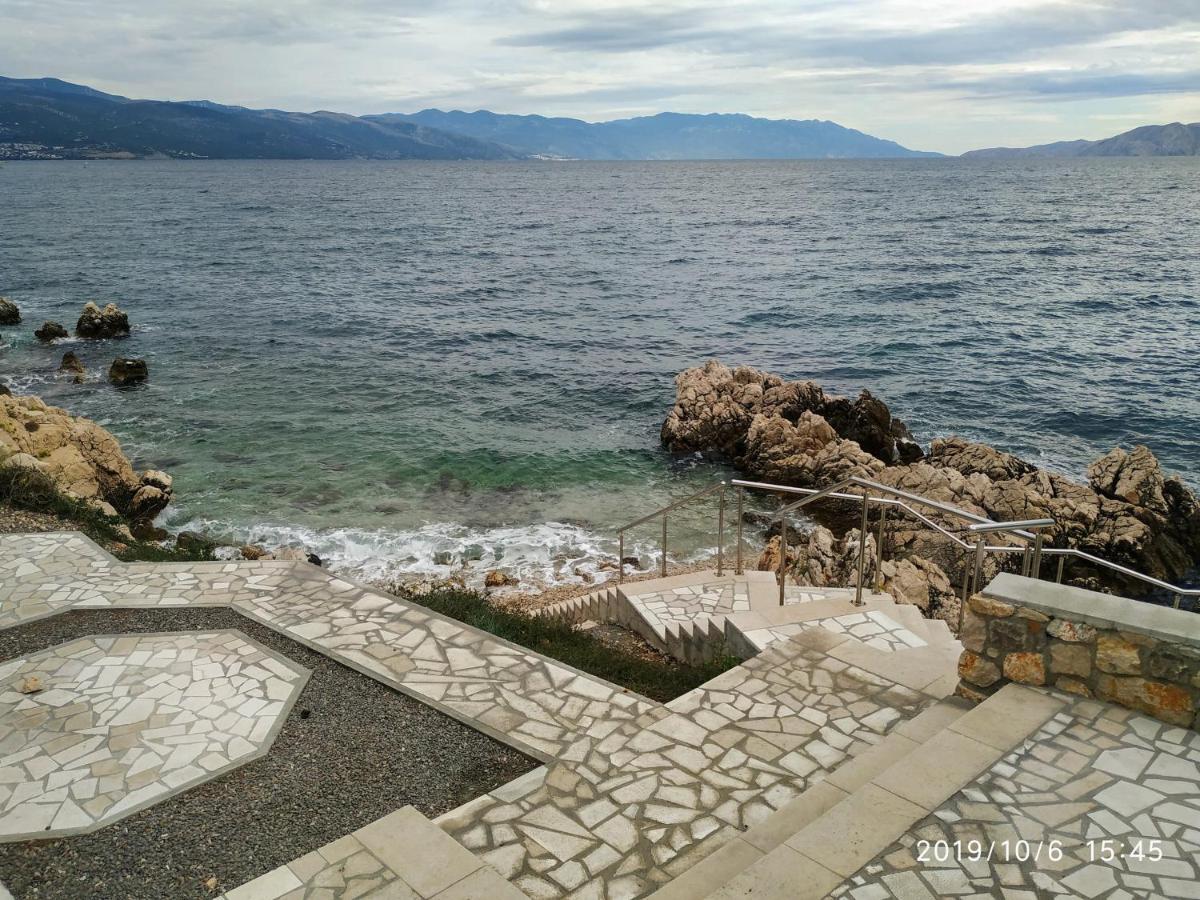 Apartments Maricic 200 Meters From The Beach Novi Vinodolski Exterior photo